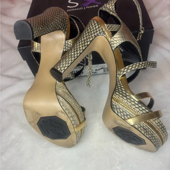 Donald J. Pliner Gold and Black Heels - Picture 15 of 15